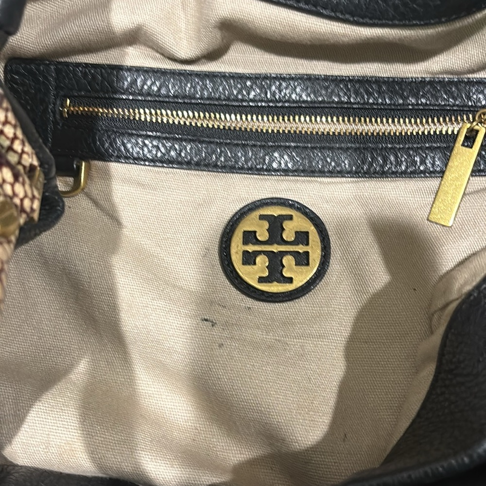 Like new Tory Burch, black pebbles leather shoulder bag- with snake skin handle - Picture 13 of 13